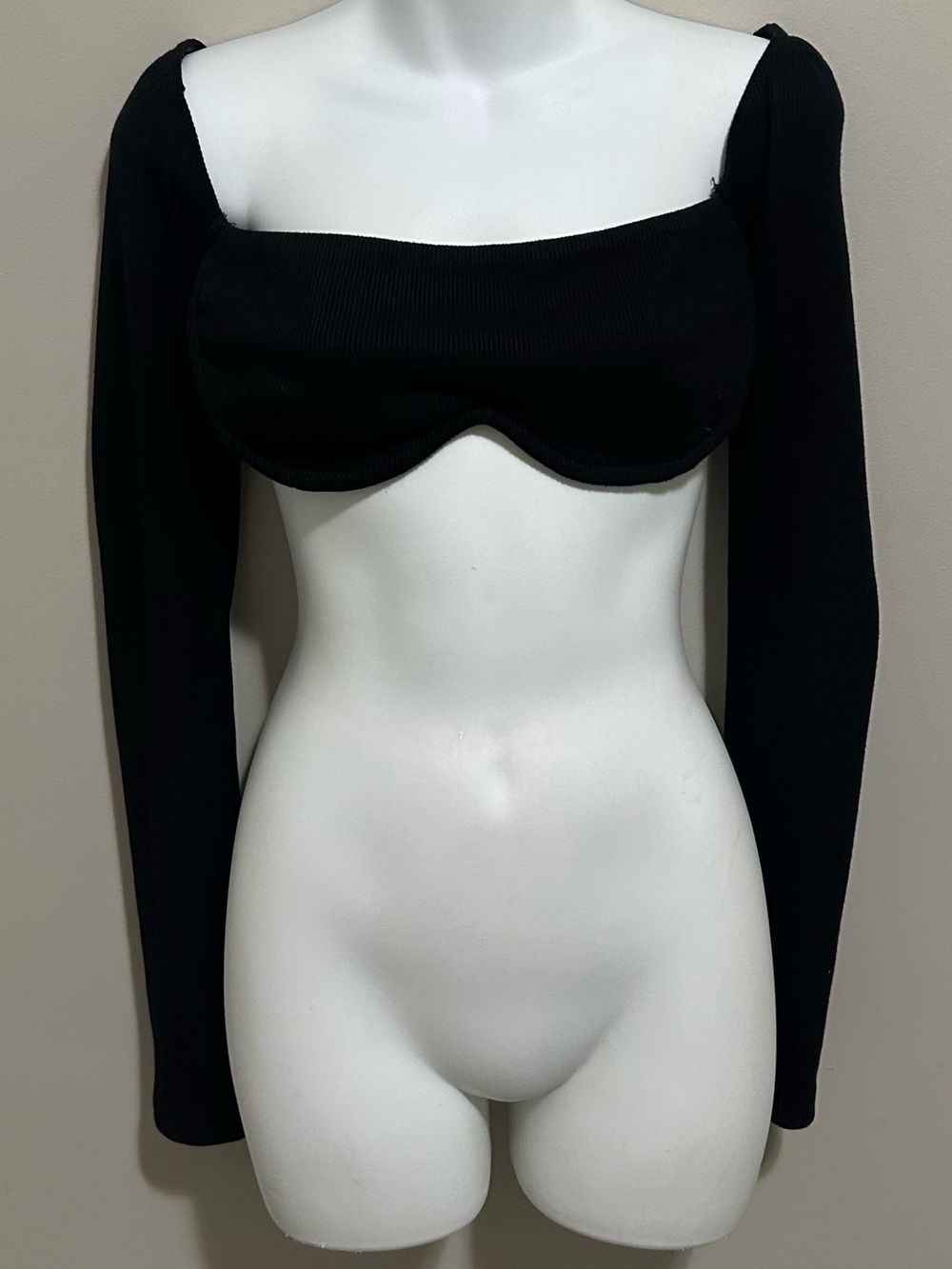 NWT Black Long Sleeve Underwire Crop Top
